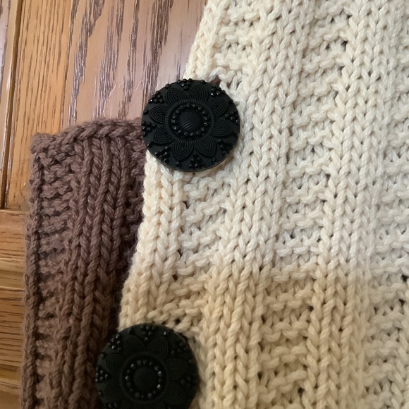 Fabulous TriColor Vest…..Chocolate/Cream/Black with Pin - Picture 2 of 3
